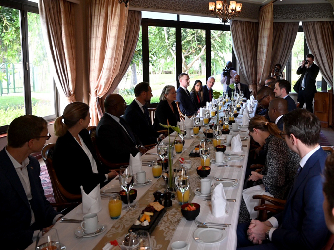 The day began with a breakfast meeting with government and business representatives from Norway and Mozambique. Photo: Sven Gj. Gjeruldsen, The Royal Court